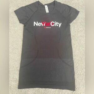 Lululemon Athletica New York City scuba black shirt top red white NYC 4